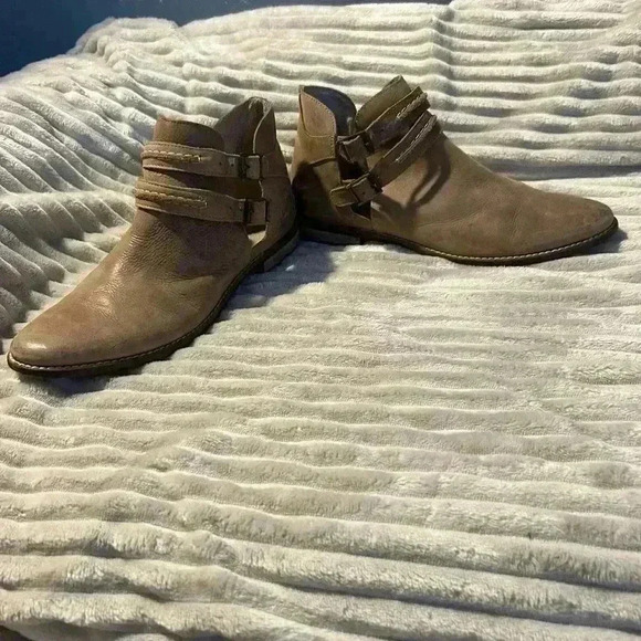 Free People Tan Leather Buckle Booties, size 40‎ - Picture 2 of 8